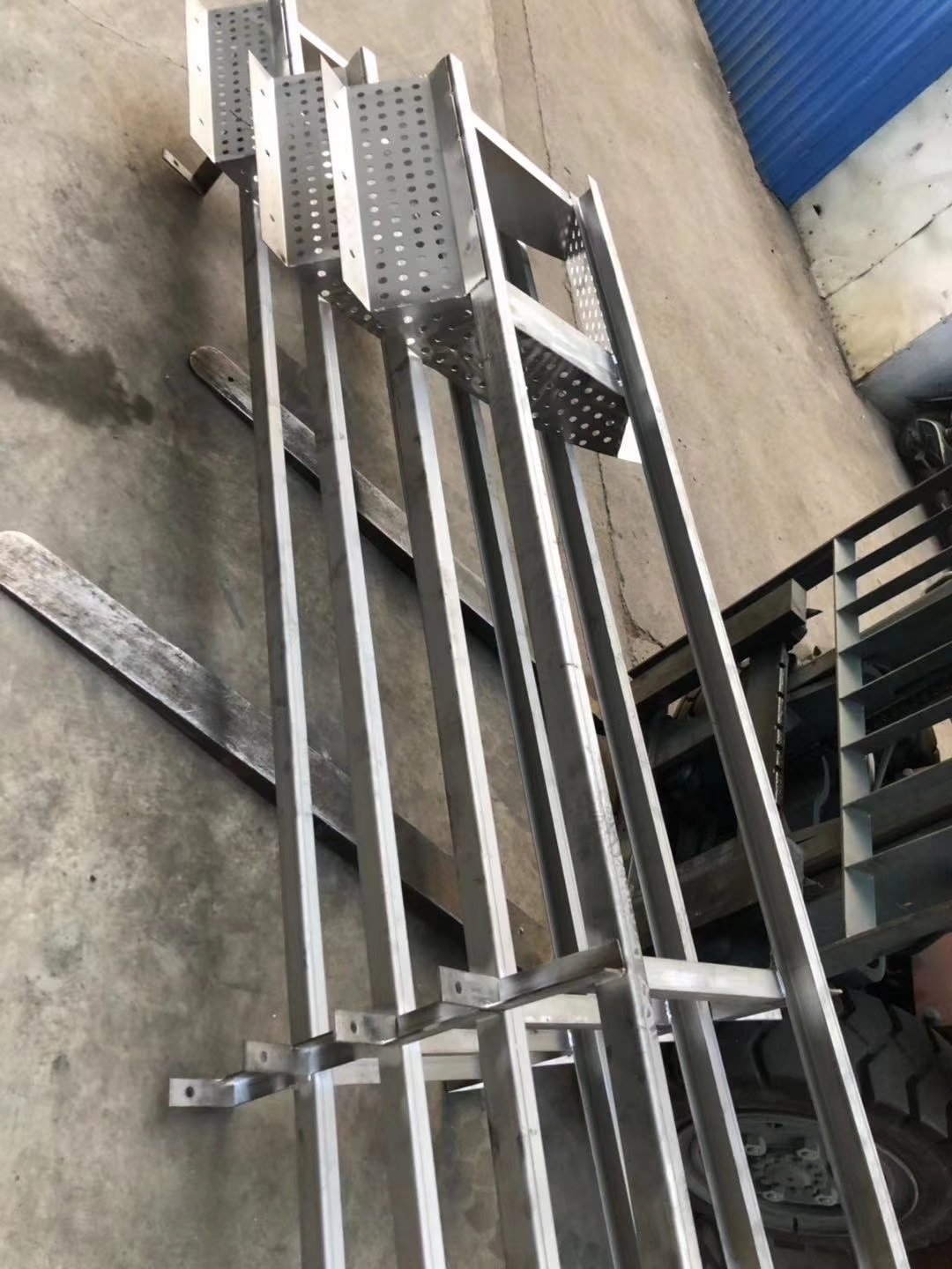 粉碎型格柵機工作原理